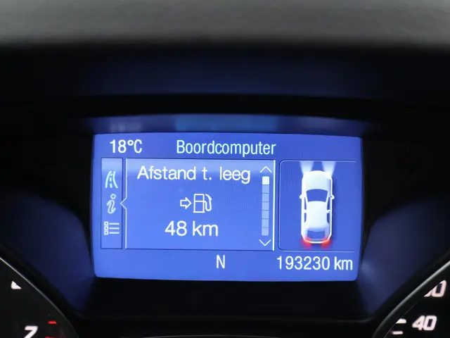 Ford Kuga 1.5 150 PK TITANIUM + TREKHAAK 2015 Benzine 24