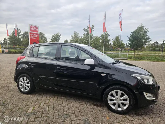 Hyundai i20 1.2i i-Vision 2013 Benzine 4