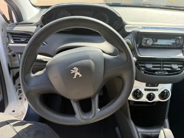 Peugeot 208 1.0 VTi LIKE 2014 Benzine 11