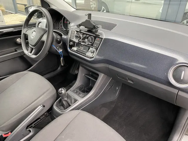 Volkswagen up! 1.0 BMT move up! 2019 Benzine 18
