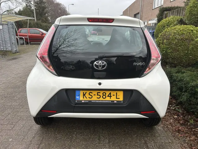 Toyota Aygo X 1.0 VVT-i x-now 2016 Benzine 5