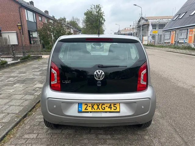 Volkswagen up! 1.0 move up! 2013 Benzine 6