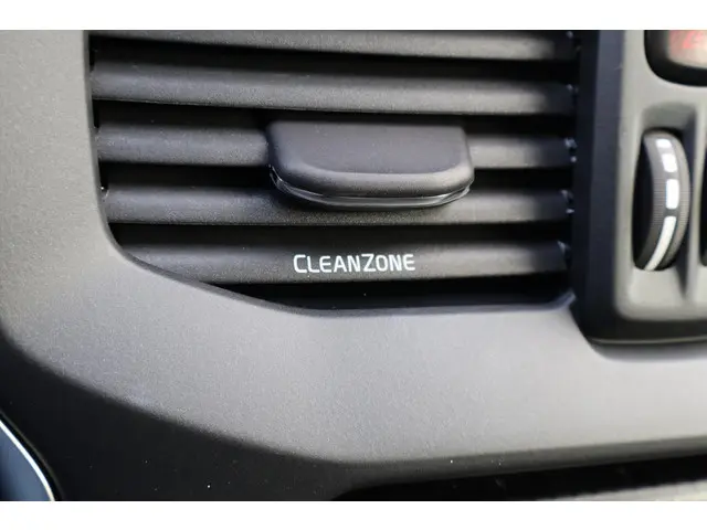 Volvo V40 1.5 T3 Polar+ Sport 2019 Benzine 26