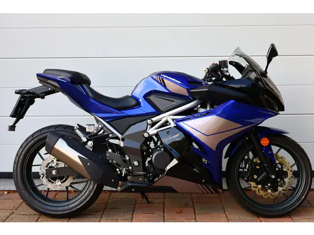 Yamaha YZF R125 TRMOTOR 125 GP-ONE [A1 A2] 2025 Benzine