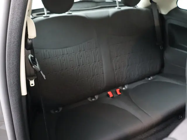 Fiat 500 1.0 Hybrid 2023 Benzine 23