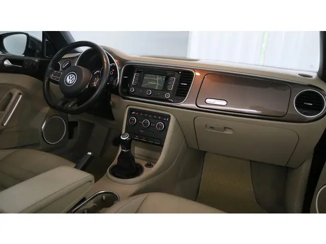 Volkswagen Beetle 2.0 TDI 140pk Design 2013 Diesel 28