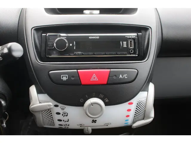 Peugeot 107 1.0 Access Accent 5 Drs | Airco 2013 Benzine 10