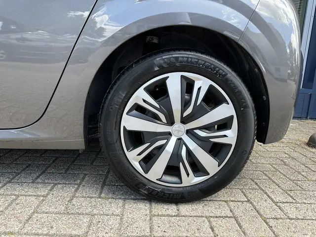 Peugeot 208 1.2 Active 2020 Benzine 13