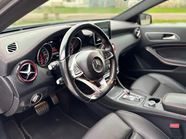Mercedes-Benz A-Klasse AMG 45 4MATIC 2016 Benzine 17