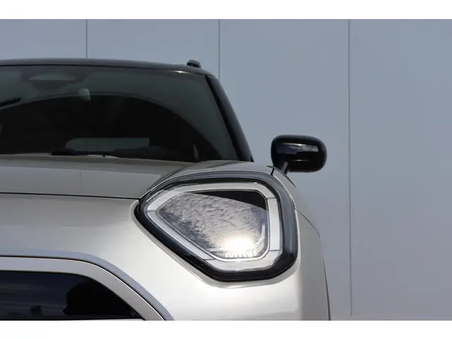 MINI Aceman E | Favoured M 2025 Elektrisch 3