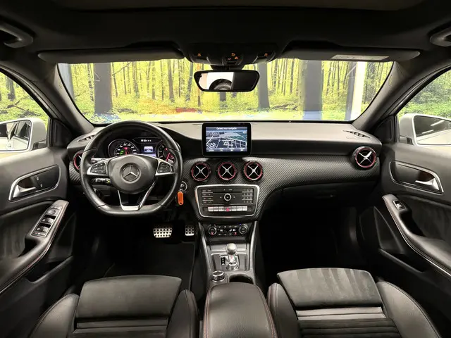 Mercedes-Benz A-Klasse AMG 45 4MATIC 2017 Benzine 8