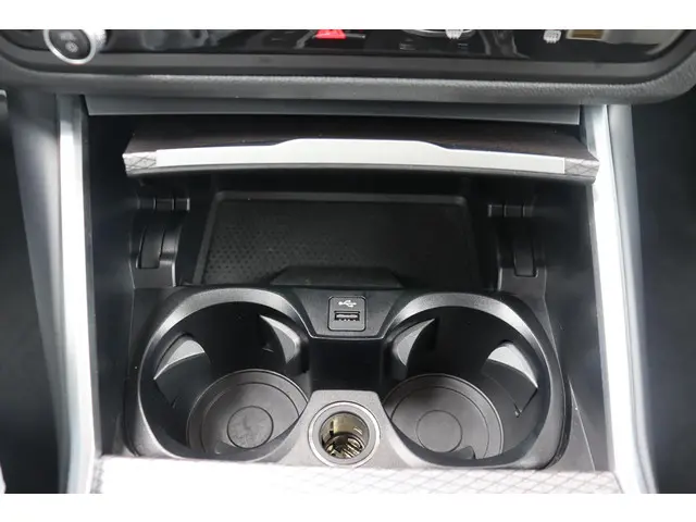 BMW 3 Serie 330e 2024 Hybride Benzine 34