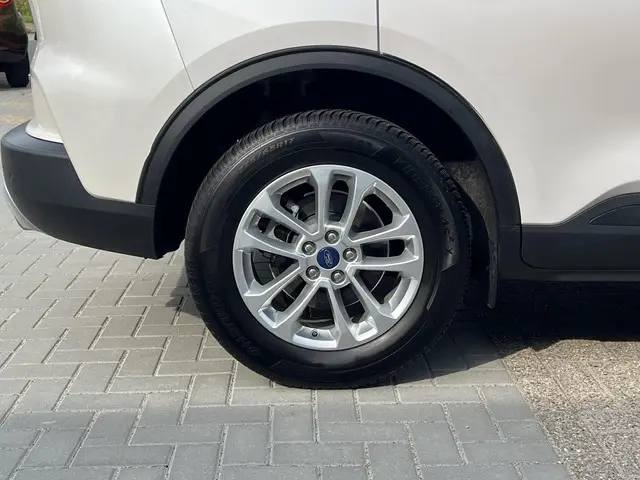 Ford Kuga 2.5 FHEV Titanium 2022 Hybride Benzine 6