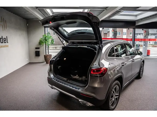 Mercedes-Benz GLA 250 e Luxury Line 2023 Hybride Benzine 9