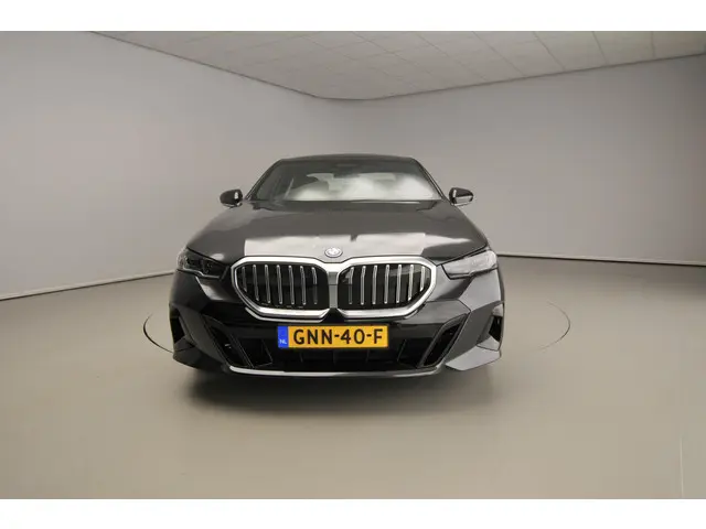 BMW 5 Serie Sedan 530e 2024 Hybride Benzine 5