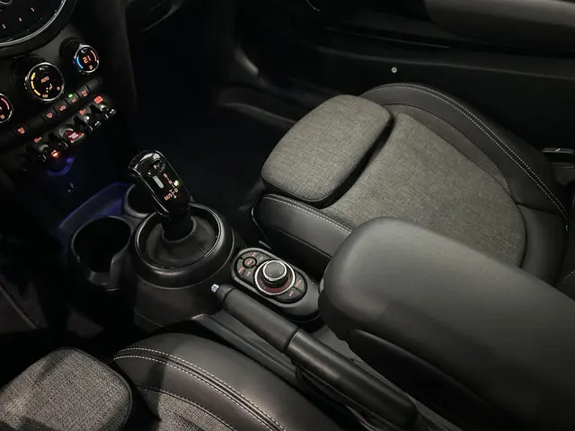 MINI Cooper Mini 1.5 Camden Edition 2023 Benzine 35