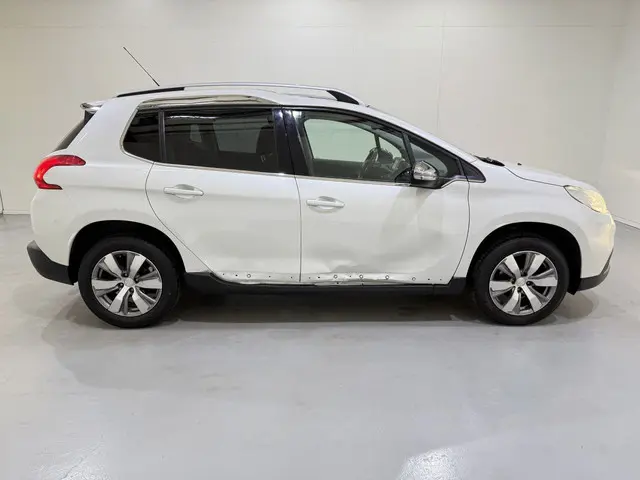 Peugeot 2008 1.2 PureTech 82 Allure Clima 2014 Benzine 32
