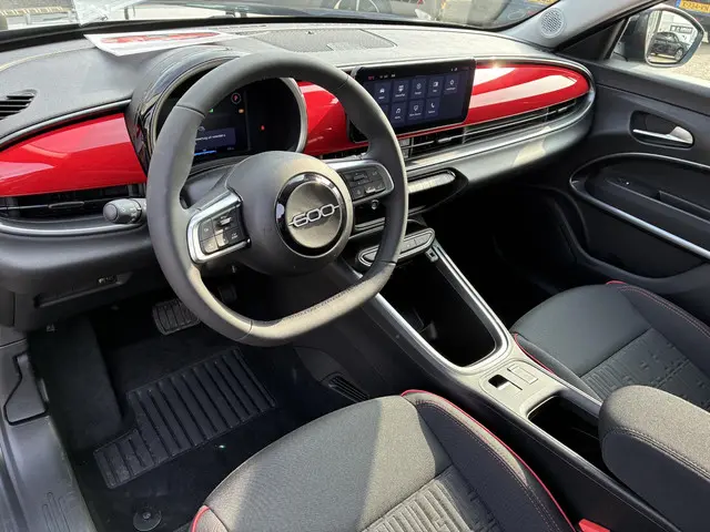 Fiat 600 600e RED 54 kWh 2025 Elektrisch 8