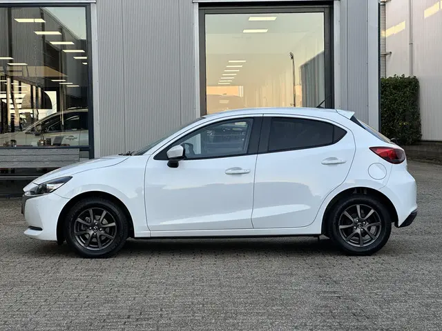 Mazda 2 1.5 Skyactiv-G Luxury 2023 Benzine 40