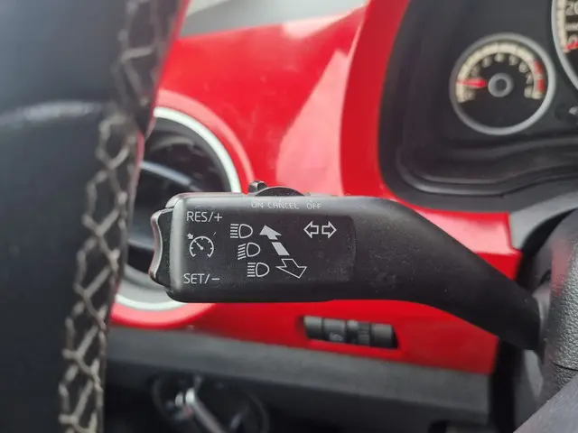 Volkswagen up! 1.0 cross up! BlueM. 2015 Benzine 18