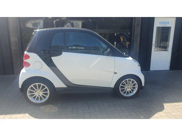 Smart Fortwo coupé 1.0 mhd Edition Pure 2013 Benzine 8