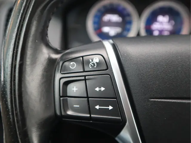 Volvo XC60 2.0 T5 R-Design 2013 Benzine 16