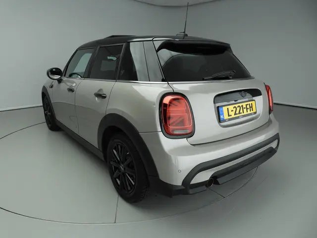 MINI 5-Deurs 1.5 Cooper 2021 Benzine 36