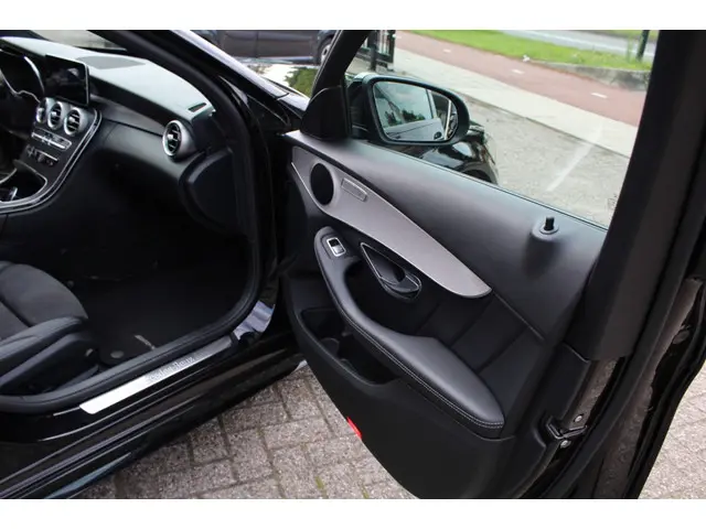 Mercedes-Benz C-Klasse 180 Bns Sol. AMG 2019 Benzine 25
