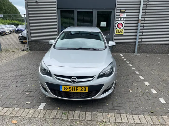 Opel Astra Sports Tourer 1.4 Turbo Business + 2013 Benzine 2
