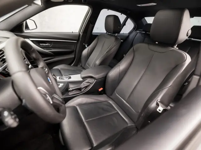 BMW 3 Serie 320i M Sport High Executive 2017 Benzine 17