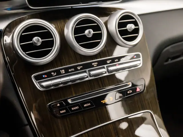 Mercedes-Benz GLC 250 4MATIC AMG Edition 1 2016 Benzine 9