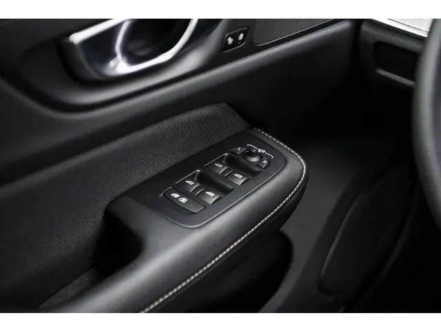 Volvo V60 2.0 B4 Plus Dark 2023 Benzine 29