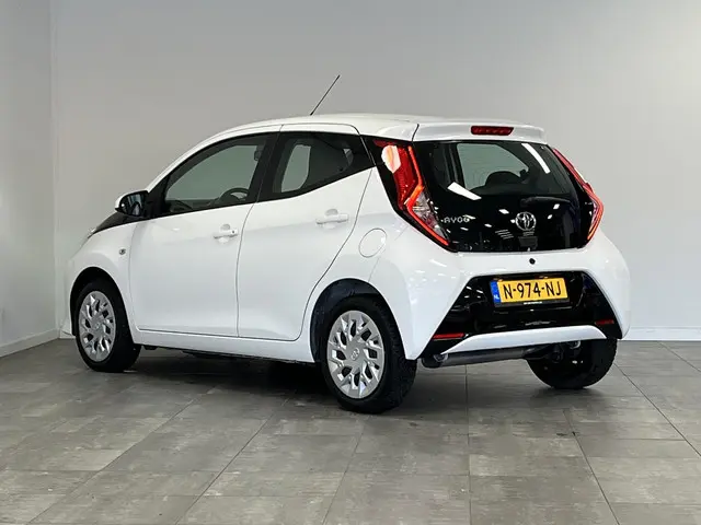 Toyota Aygo 1.0 VVT-i x-play 2022 Benzine 9