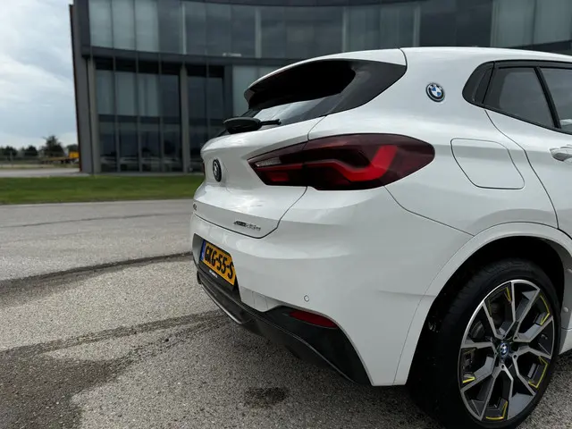 BMW X2 xDrive25e High Executive 2023 Hybride Benzine 13