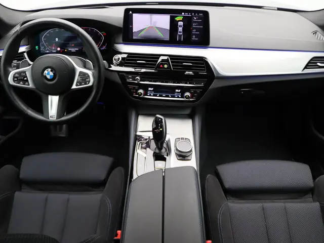 BMW 5 Serie Sedan 540i 2022 Benzine 31