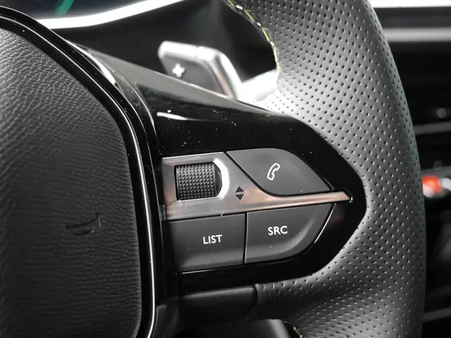 Peugeot 2008 1.2 Hybrid 145 GT 2025 Hybride Benzine 23