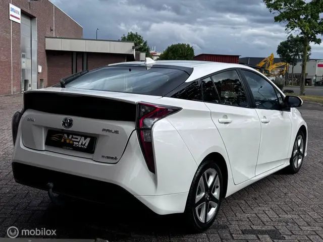 Toyota Prius 1.8 Business Plus 2017 Hybride Benzine 4