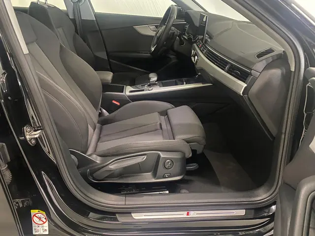 Audi A4 Avant 40 TFSI S edition 2023 Hybride Benzine 19