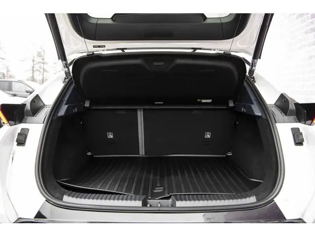 Lynk & Co 02 More 66 kWh 2025 Elektrisch 32