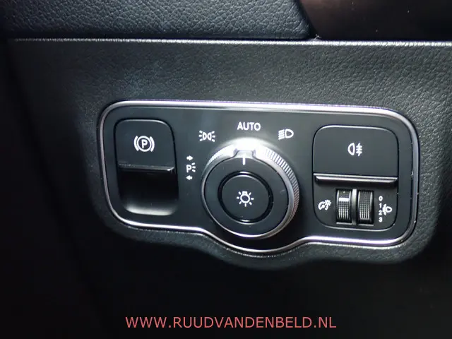 Mercedes-Benz B-Klasse 180D 2019 Diesel 23