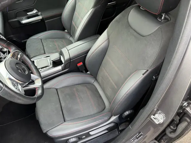 Mercedes-Benz GLA 200 Business Solution AMG 2020 Benzine 13