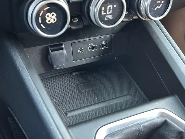 Mitsubishi Colt 1.0T MT Intense 2024 Benzine 10