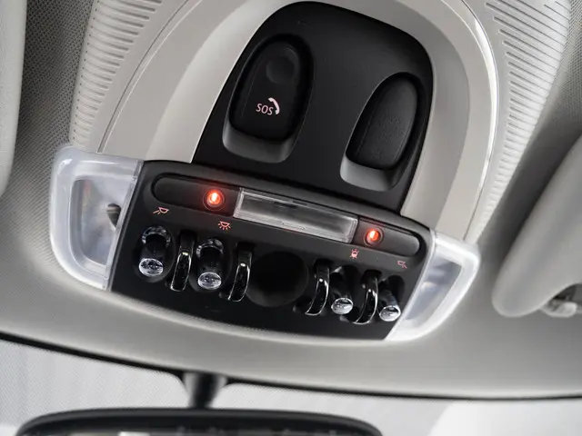 MINI 5-Deurs One 2022 Benzine 33