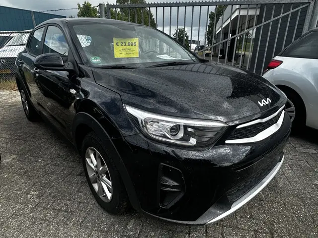 Kia Stonic 1.2 MPi Edition7 + Emotion pakket 2023 Benzine 12