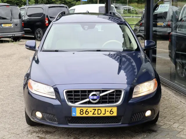 Volvo V70 2.0 T5 Momentum 2012 Benzine 21