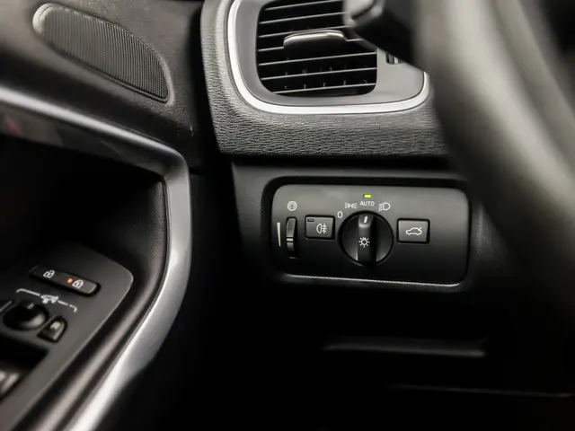 Volvo V40 2.0 D2 R-Design 2016 Diesel 23