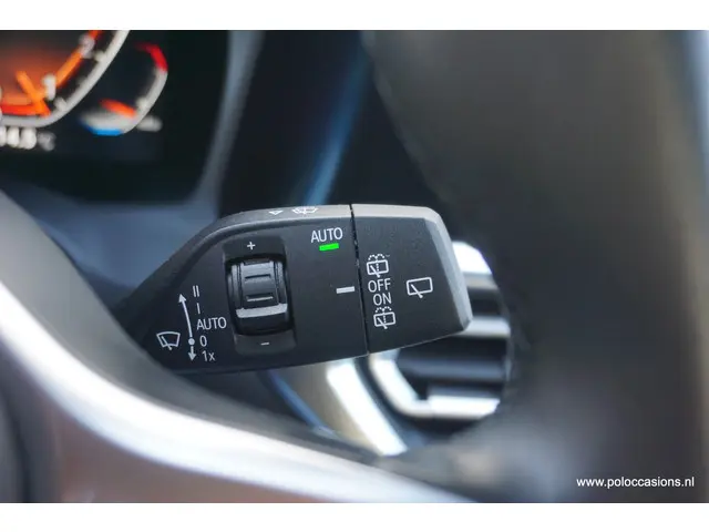 BMW 3 Serie Touring 318i 2021 Benzine 20