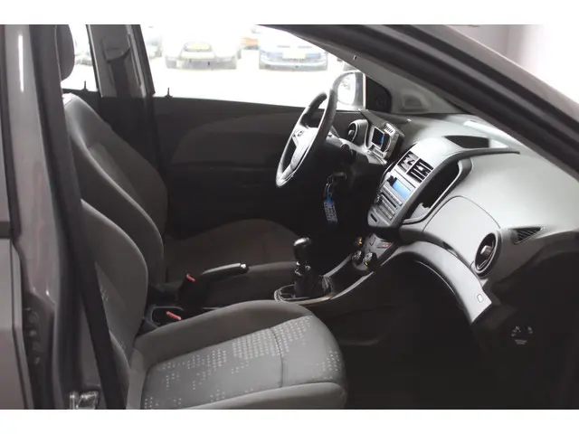 Chevrolet Aveo 1.2 LS 2012 Benzine 21