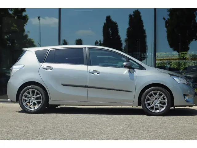Toyota Verso 1.8 VVT-i BUSINESS AUT. 2013 Benzine 10