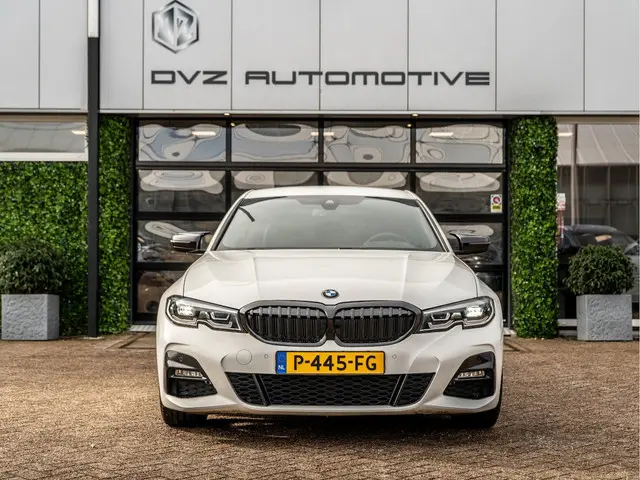 BMW 3 Serie 320i High Executive 2019 Benzine 5